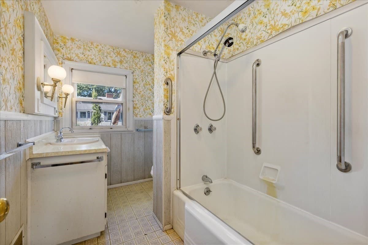 Single Family Residence at 4 Oakhurst Rd, Beverly MA 01915, Beverly, photo 21 of 38