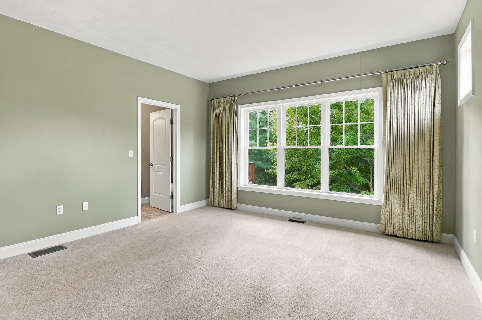 Condominium at 1 Hawthorne Path # 1, Milford MA 01757, Milford, photo 16 of 28