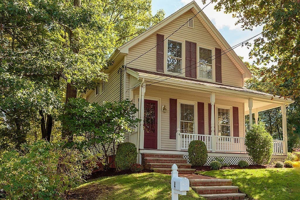 Single Family Residence at 4 Highland Ave, Stoneham MA 02180, Stoneham, photo 2 of 33