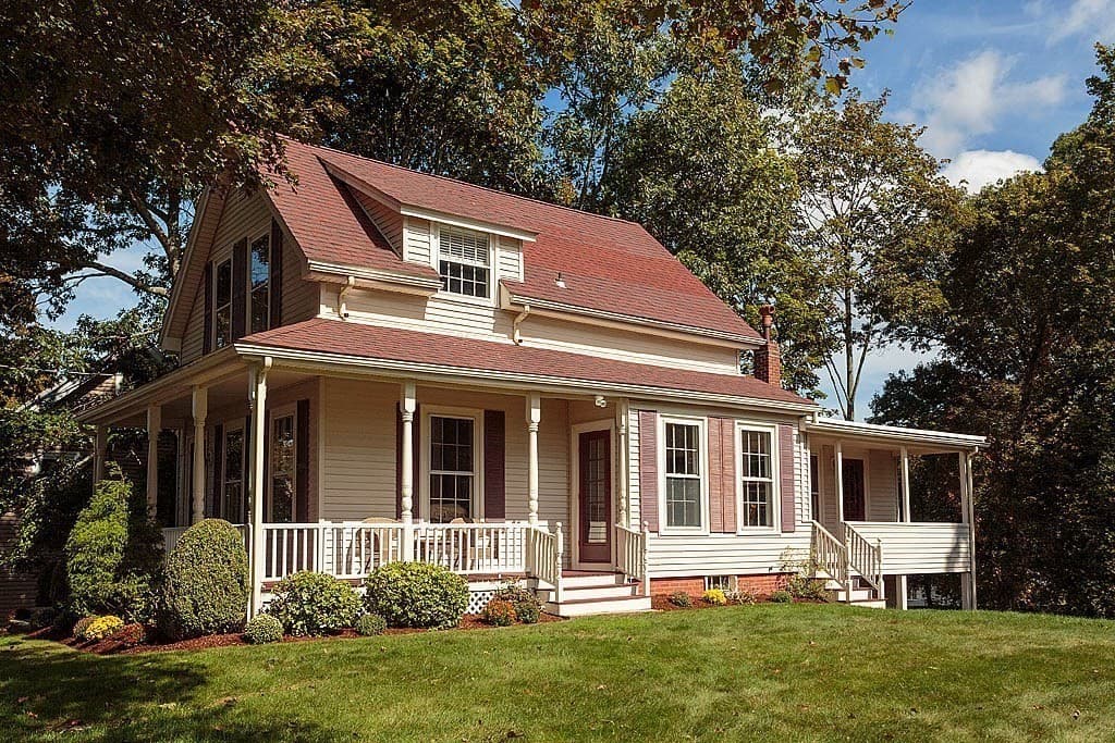 Single Family Residence at 4 Highland Ave, Stoneham MA 02180, Stoneham, photo 3 of 33