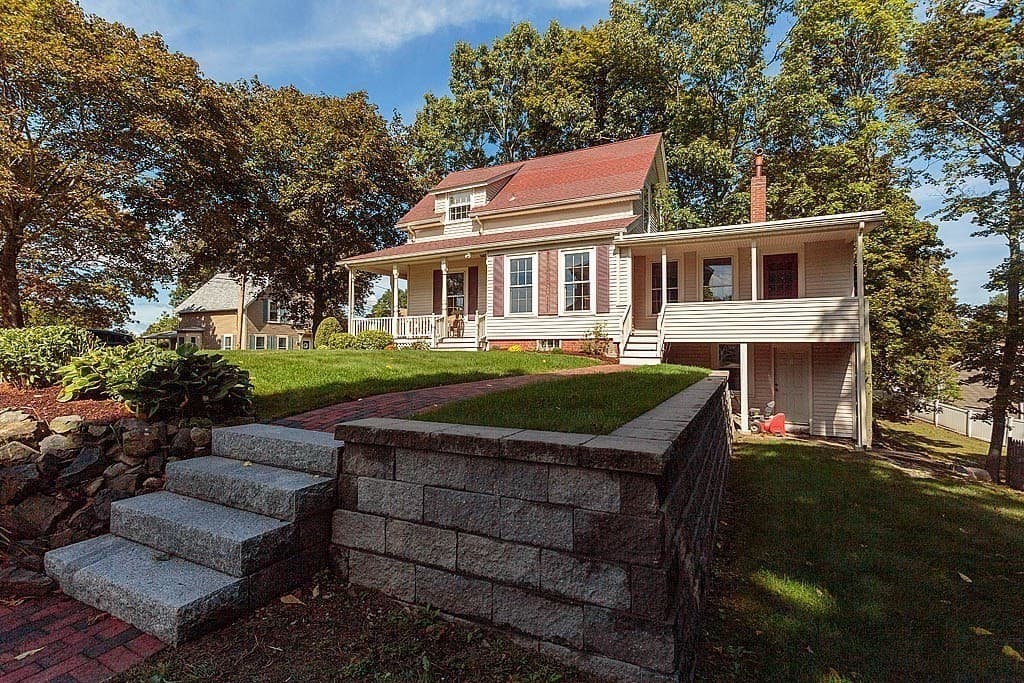 Single Family Residence at 4 Highland Ave, Stoneham MA 02180, Stoneham, photo 5 of 33