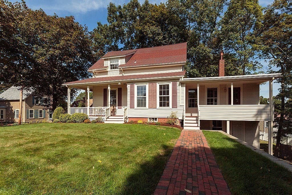 Single Family Residence at 4 Highland Ave, Stoneham MA 02180, Stoneham, photo 4 of 33