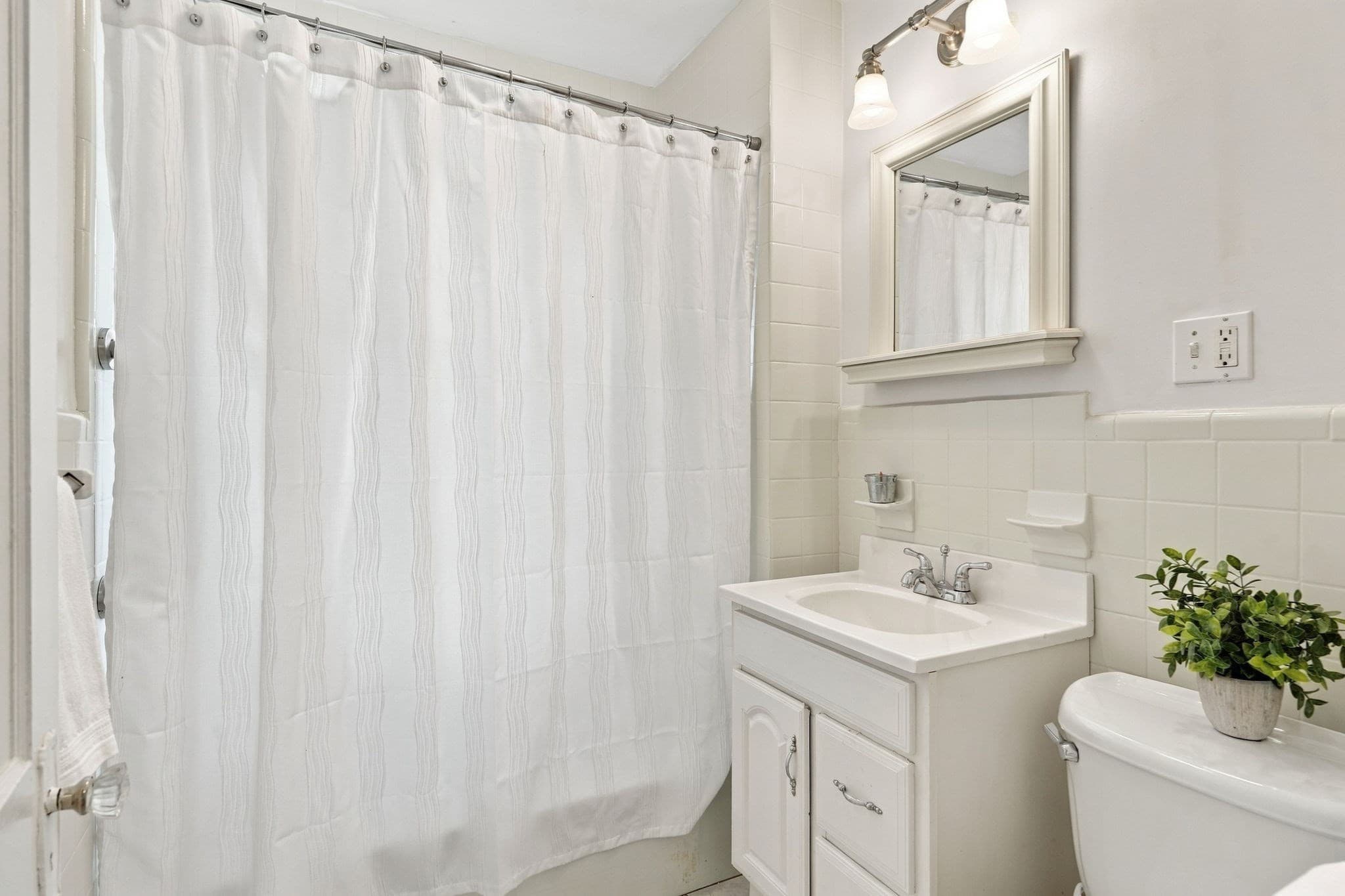 Condominium at 130 Oakley Road # 130, Belmont MA 02478, Belmont, photo 12 of 20
