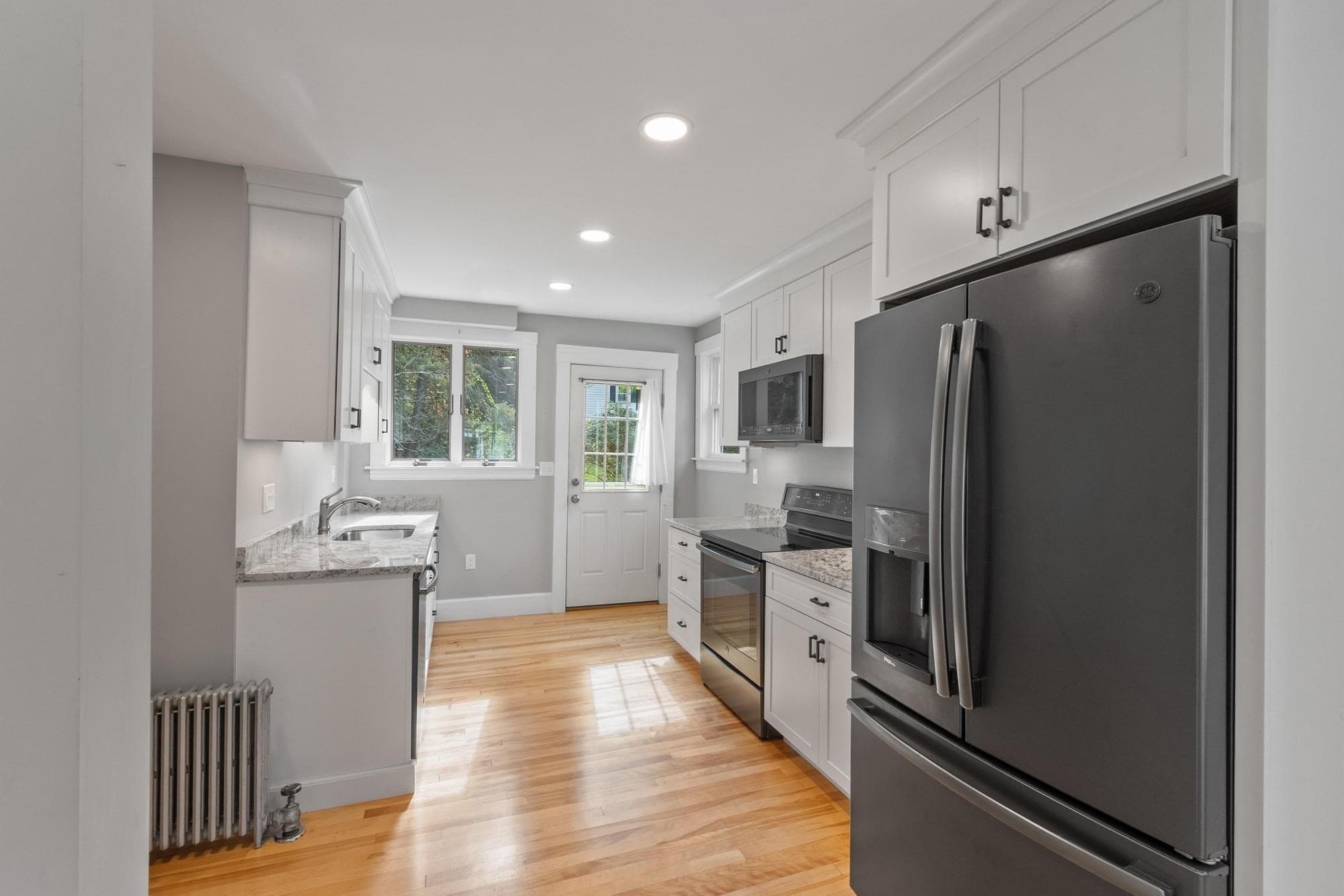 Single Family Residence at 323 Pearl St, Gardner MA 01440, Gardner, photo 12 of 32
