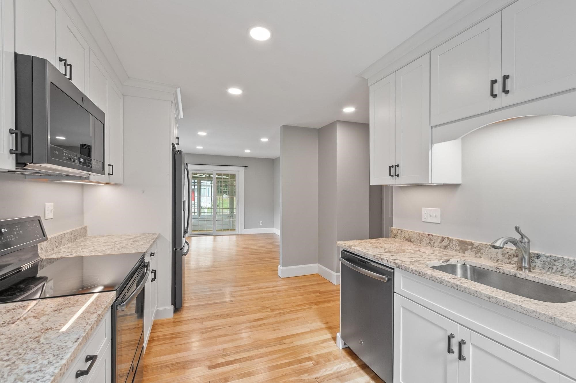 Single Family Residence at 323 Pearl St, Gardner MA 01440, Gardner, photo 10 of 32