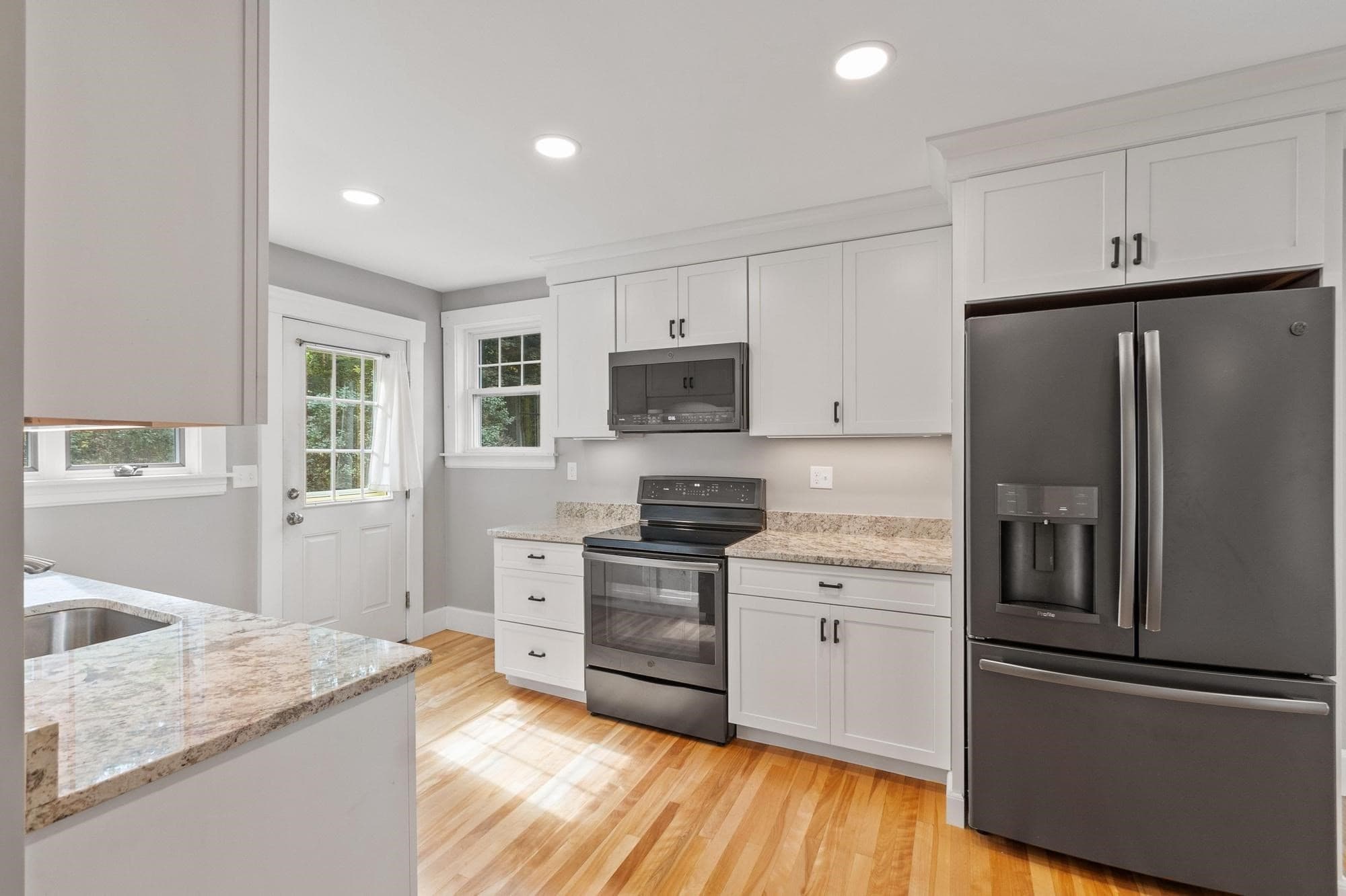 Single Family Residence at 323 Pearl St, Gardner MA 01440, Gardner, photo 11 of 32