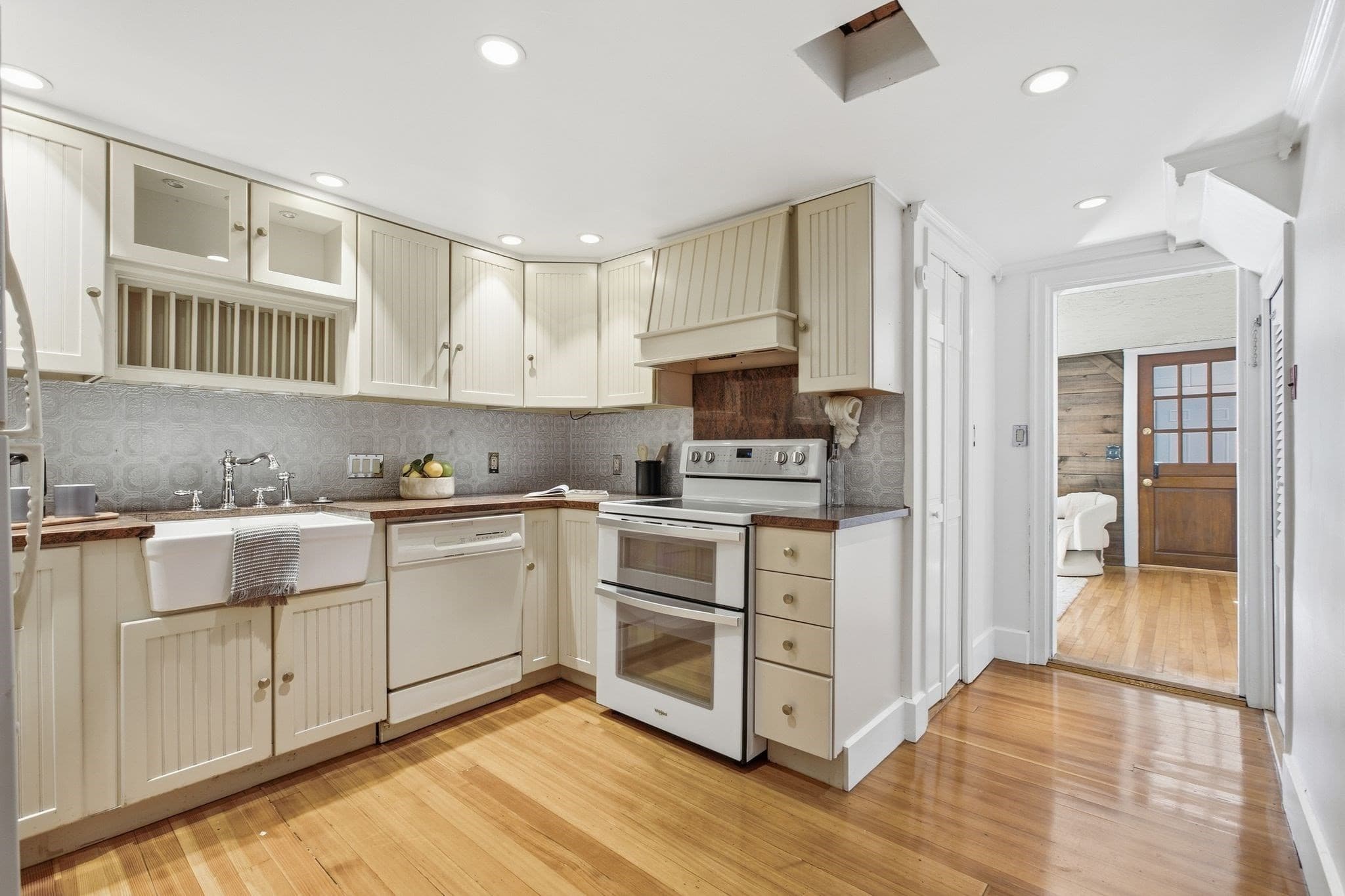 Single Family Residence at 116 Green St, Woburn MA 01801, Woburn, photo 13 of 42