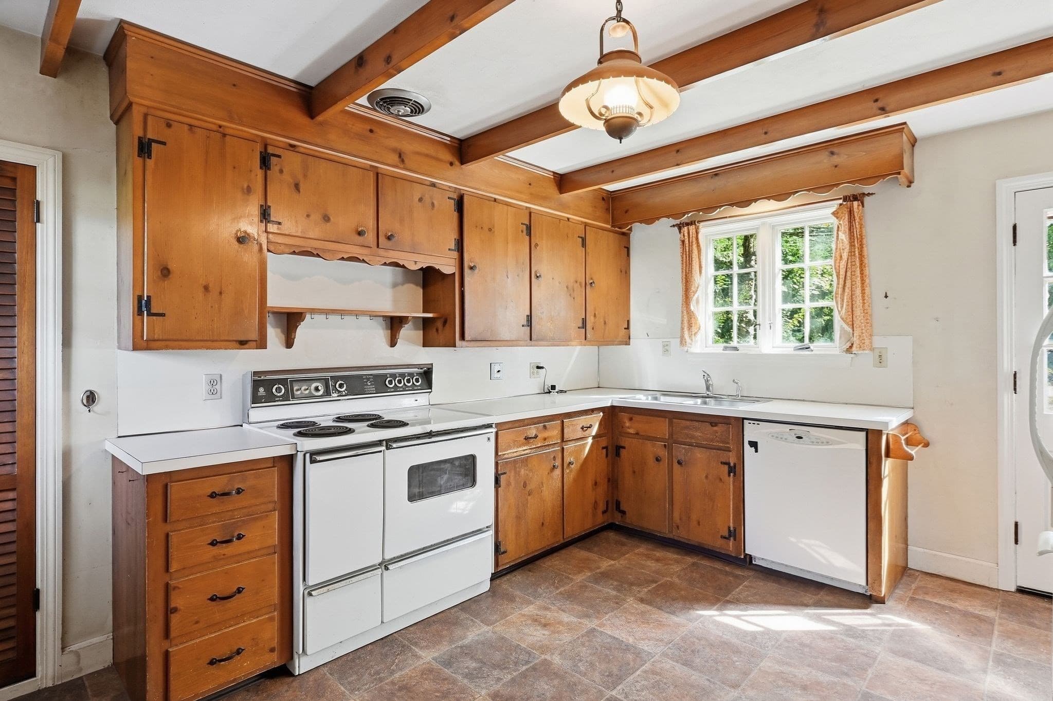 Single Family Residence at 148 Falmouth Rd, West Springfield MA 01089, West Springfield, photo 2 of 36