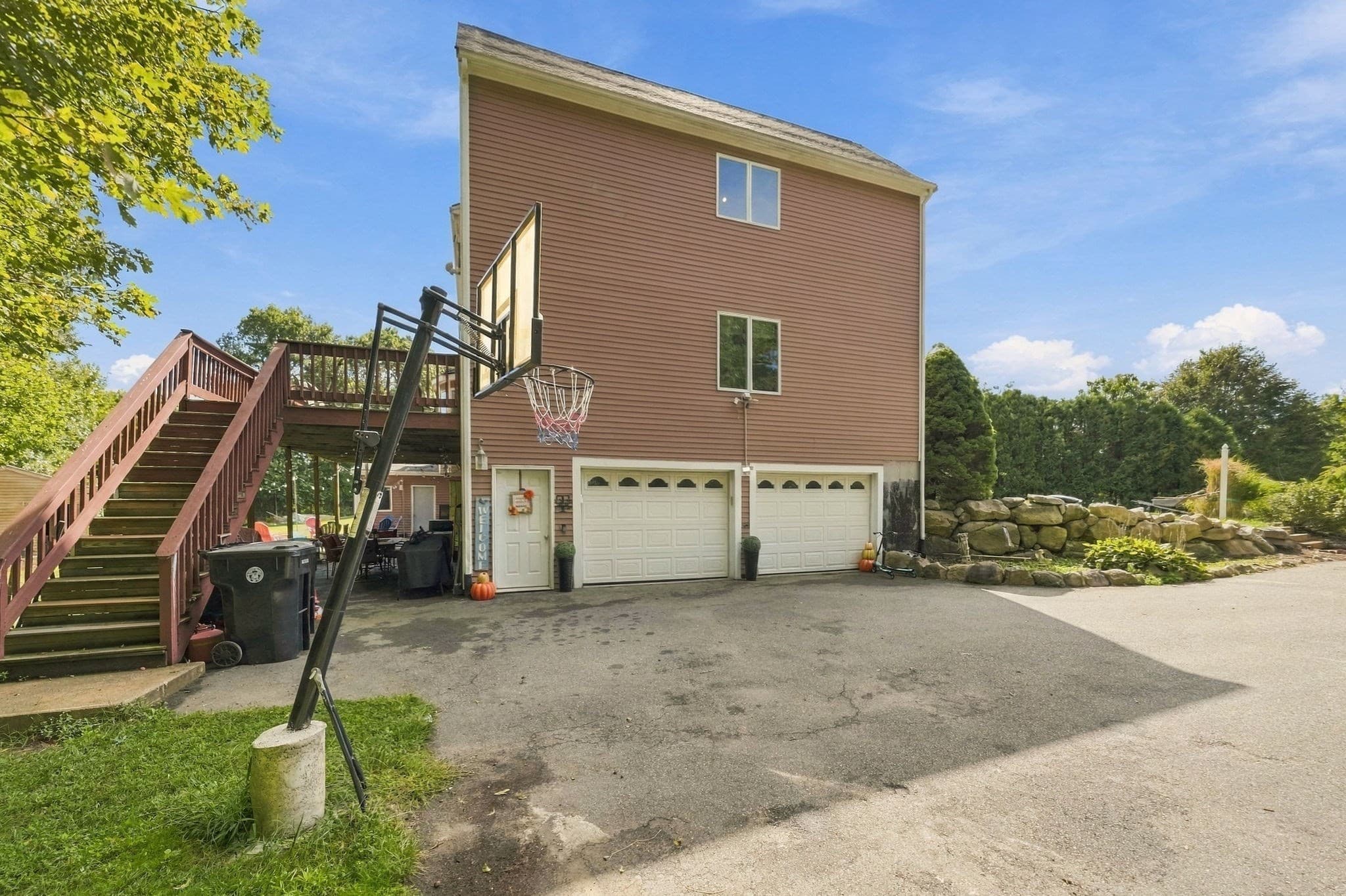 Single Family Residence at 35 Striper Cir, Dartmouth MA 02747, Dartmouth, photo 3 of 39