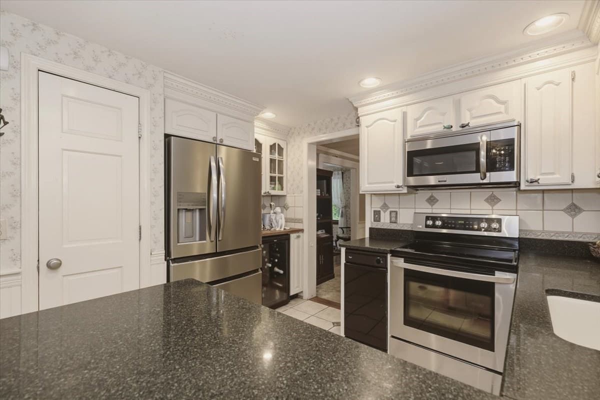 Single Family Residence at 4 Brierwood Ct, Gloucester MA 01930, Gloucester, photo 12 of 37
