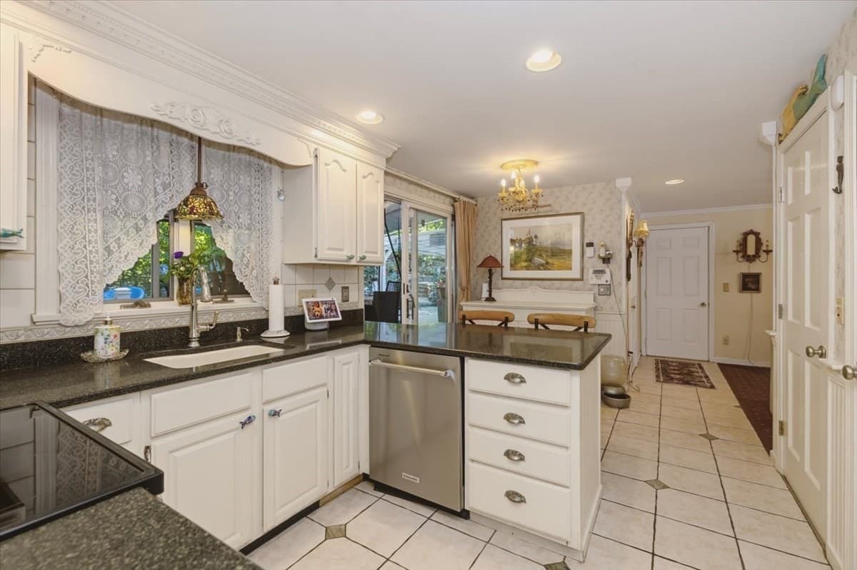 Single Family Residence at 4 Brierwood Ct, Gloucester MA 01930, Gloucester, photo 10 of 37