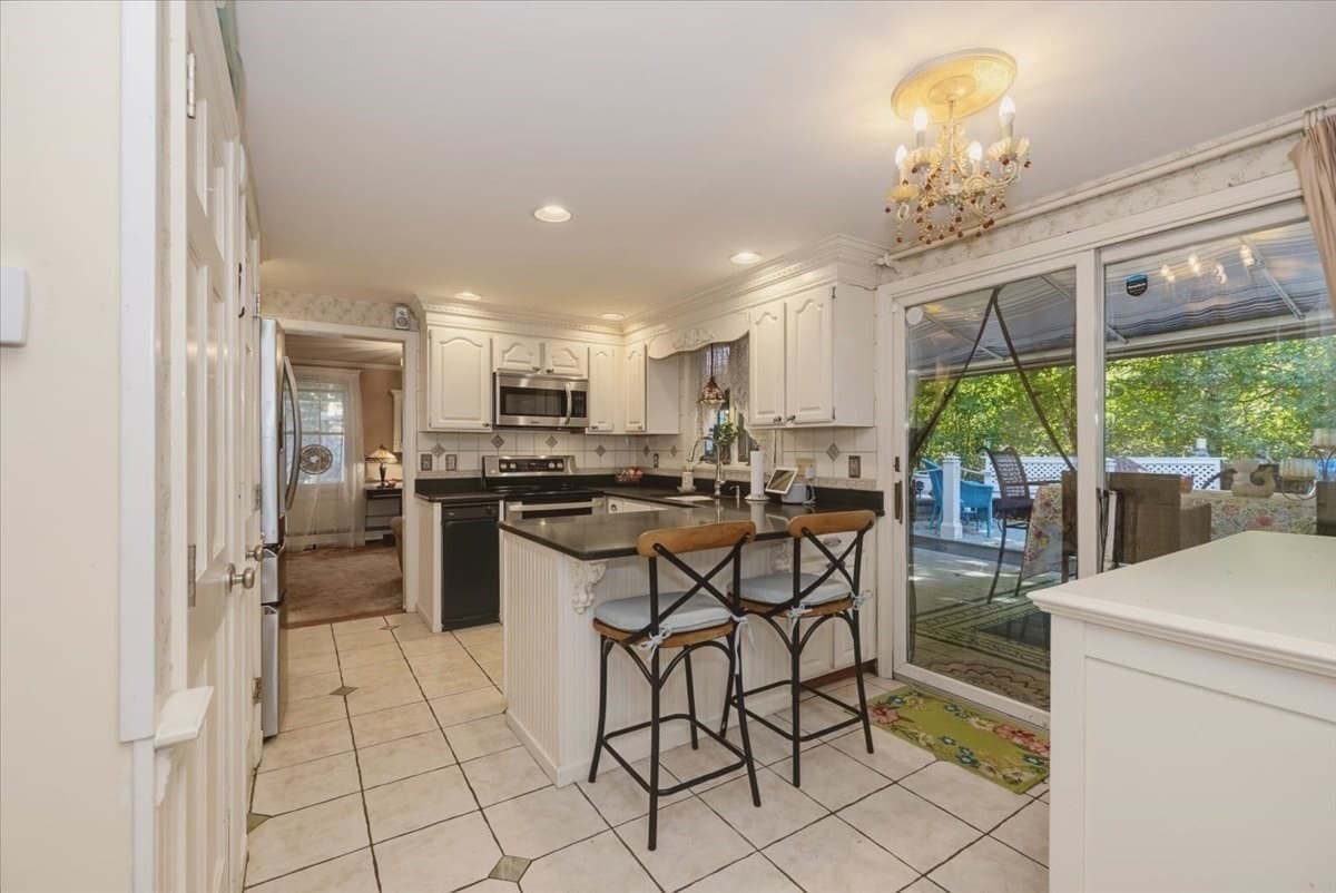 Single Family Residence at 4 Brierwood Ct, Gloucester MA 01930, Gloucester, photo 14 of 37