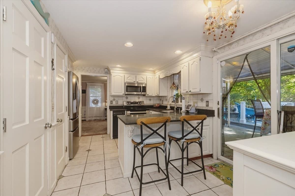 Single Family Residence at 4 Brierwood Ct, Gloucester MA 01930, Gloucester, photo 15 of 37