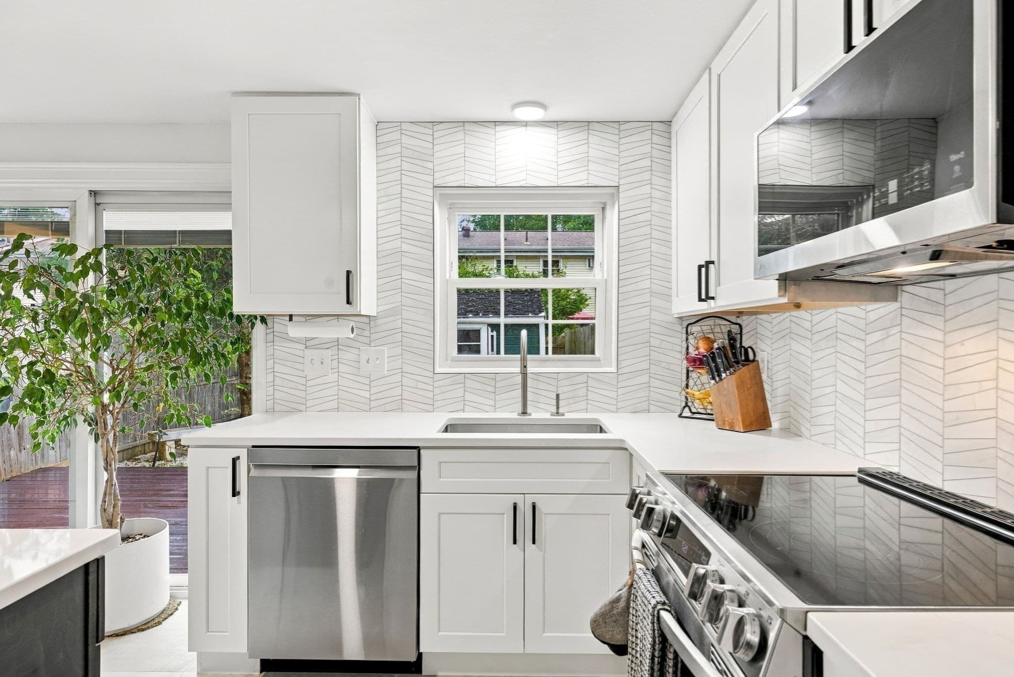 Condominium at 21 Orchard Ave # B, Haverhill MA 01830, Haverhill, photo 2 of 34