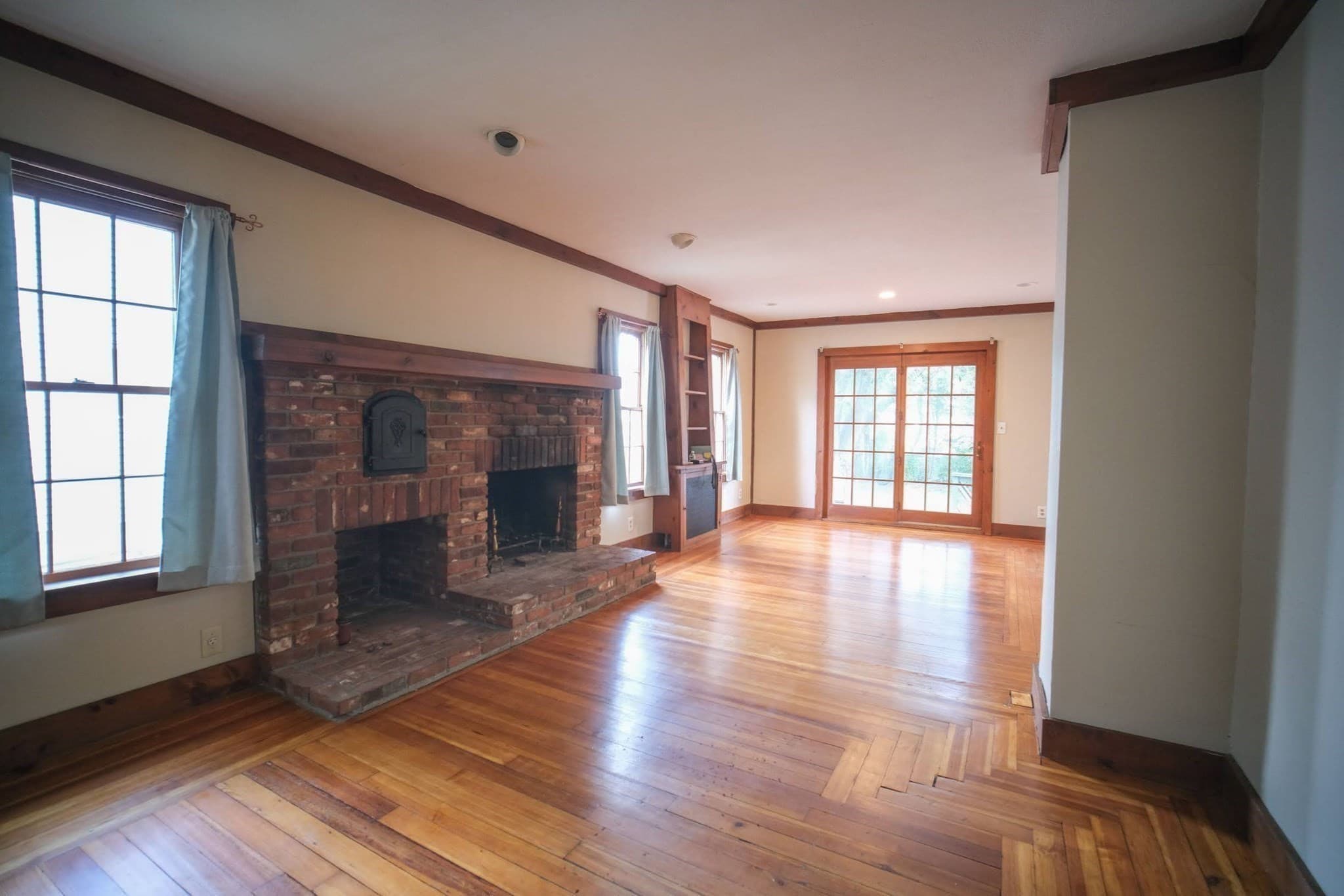 Single Family Residence at 103 Farnsworth St, Springfield MA 01107, Springfield, photo 6 of 23