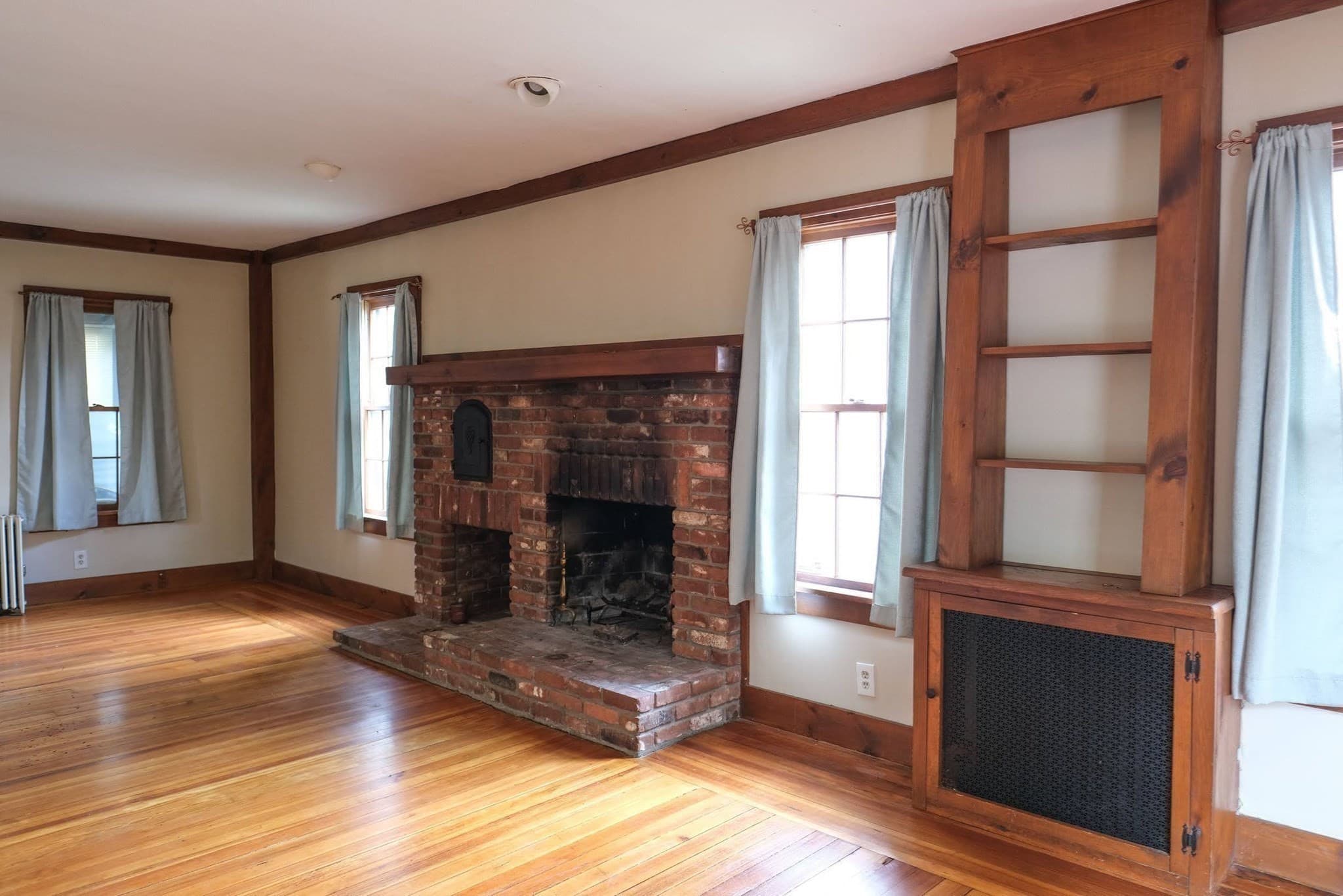 Single Family Residence at 103 Farnsworth St, Springfield MA 01107, Springfield, photo 7 of 23