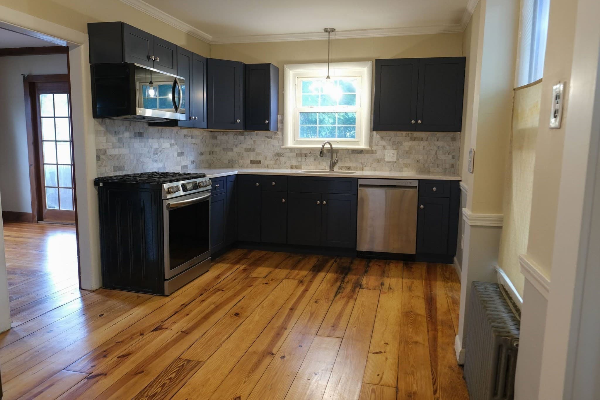 Single Family Residence at 103 Farnsworth St, Springfield MA 01107, Springfield, photo 3 of 23