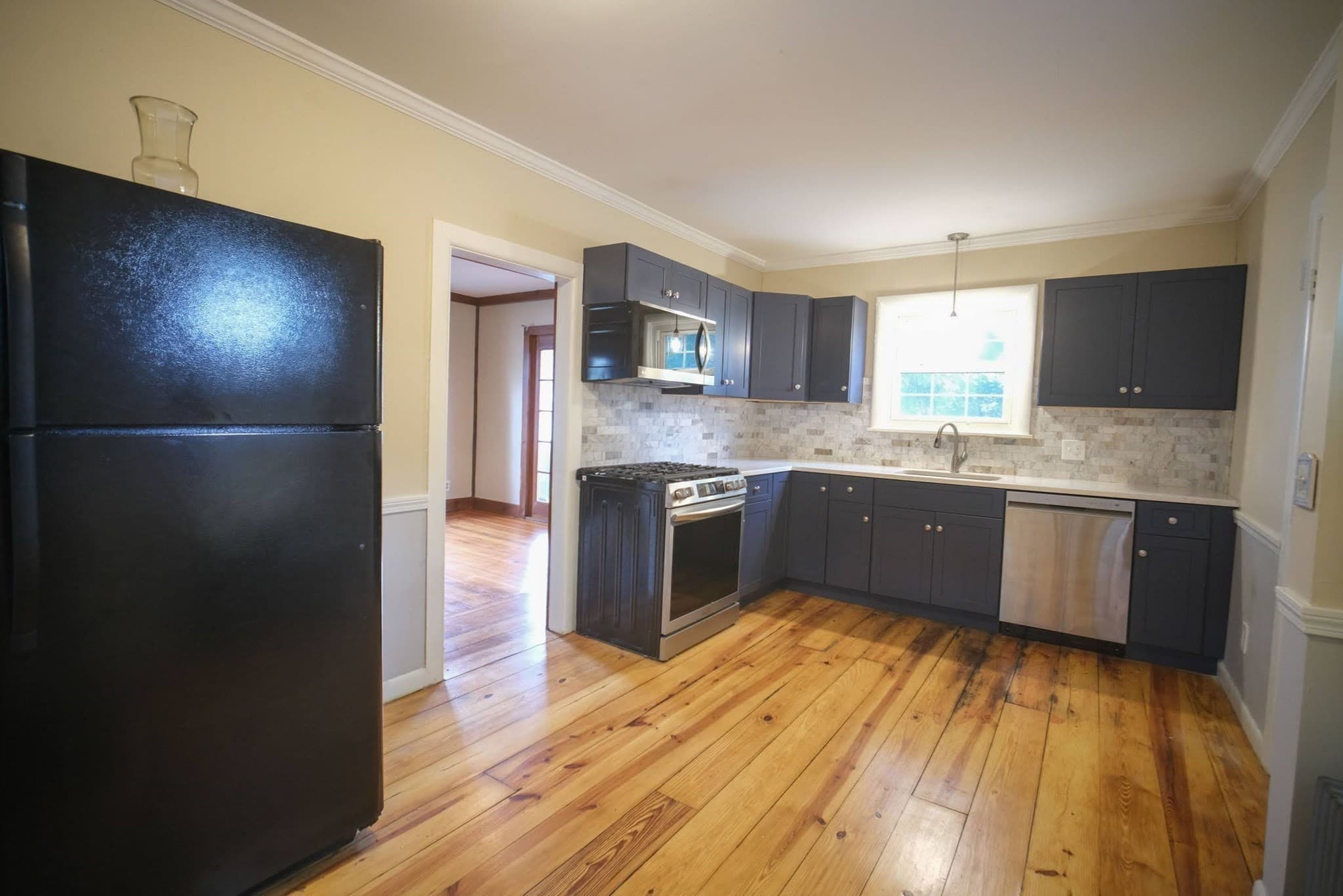 Single Family Residence at 103 Farnsworth St, Springfield MA 01107, Springfield, photo 4 of 23