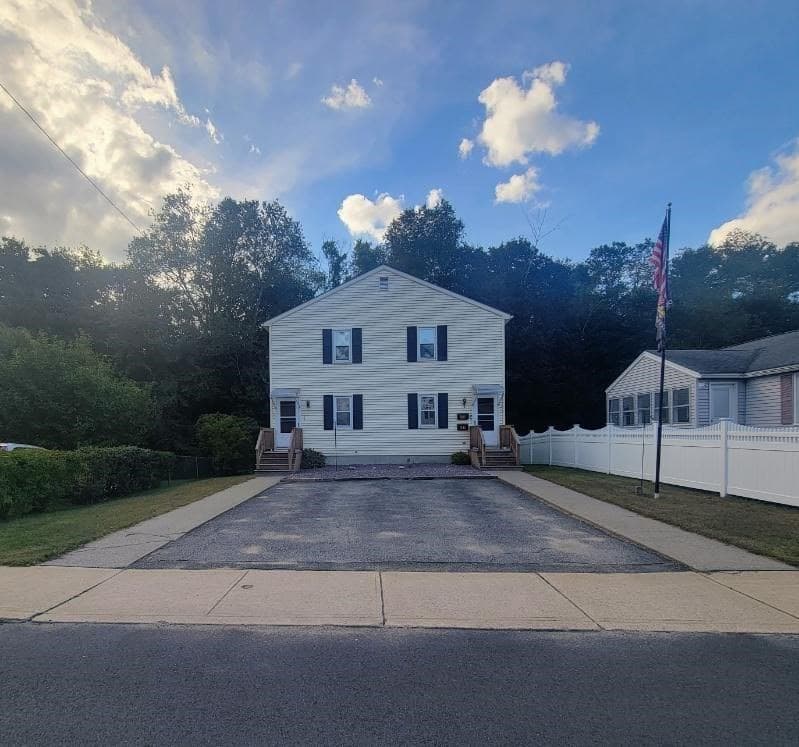 457 Charlton St, Southbridge MA 01550