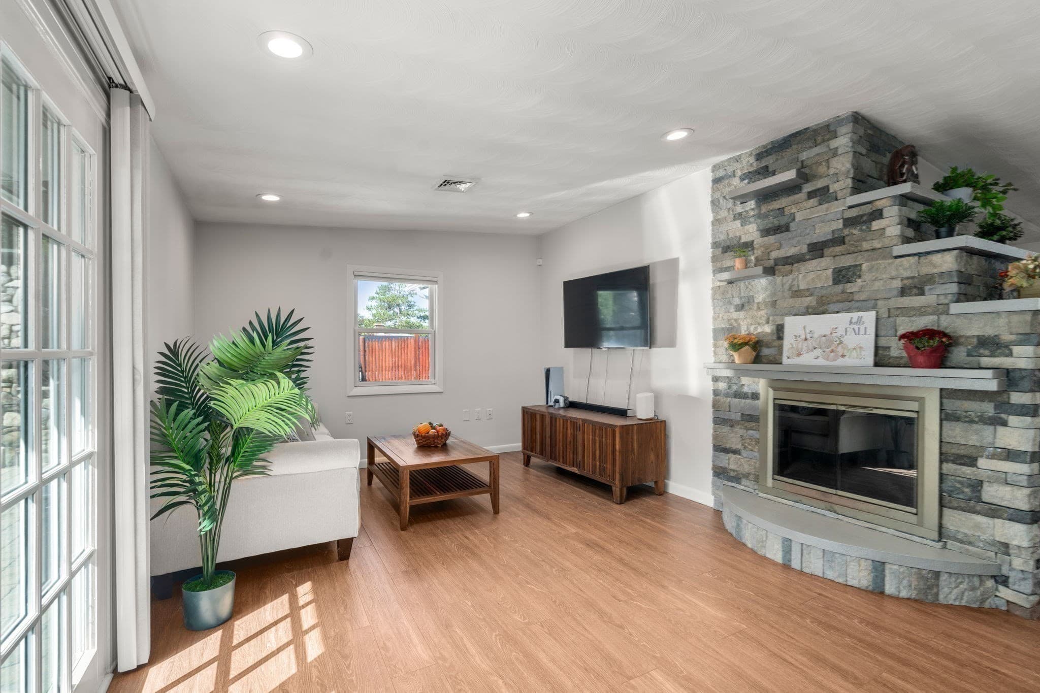 Single Family Residence at 60 Eaton Rd, Framingham MA 01701, Framingham, photo 13 of 30