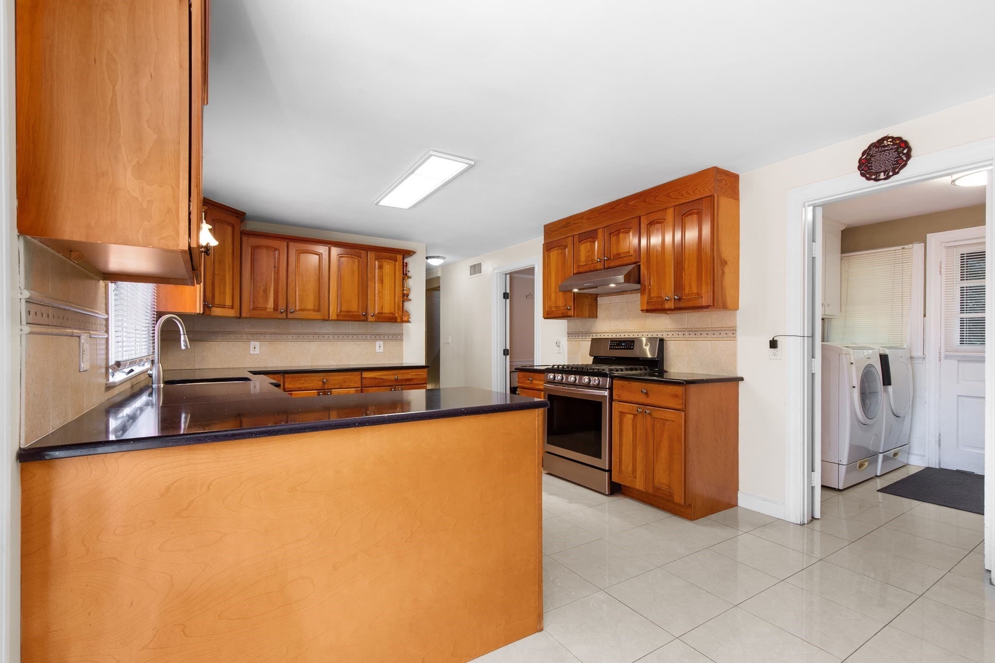Single Family Residence at 159 Braemoor Rd, Brockton MA 02301, Brockton, photo 6 of 30