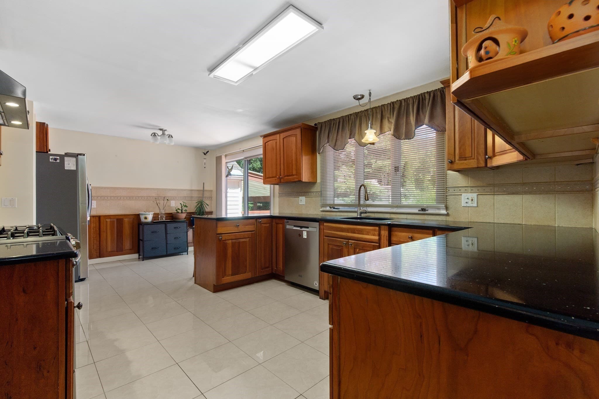 Single Family Residence at 159 Braemoor Rd, Brockton MA 02301, Brockton, photo 5 of 30