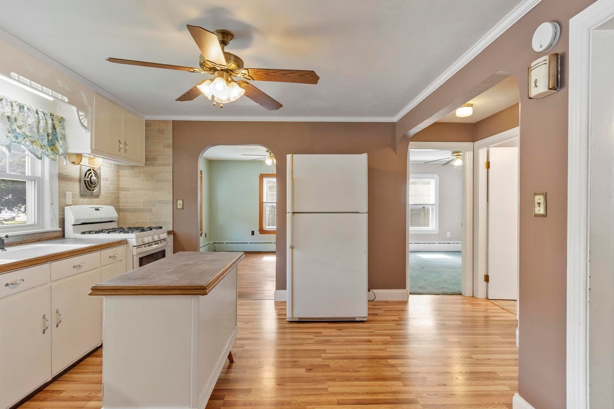 Single Family Residence at 173 Tenth St, Leominster MA 01453, Leominster, photo 10 of 35