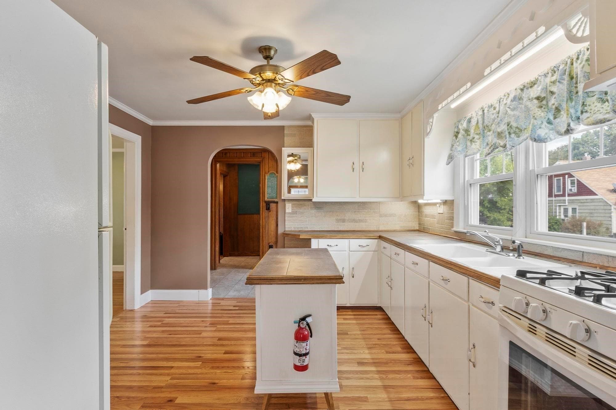 Single Family Residence at 173 Tenth St, Leominster MA 01453, Leominster, photo 11 of 35