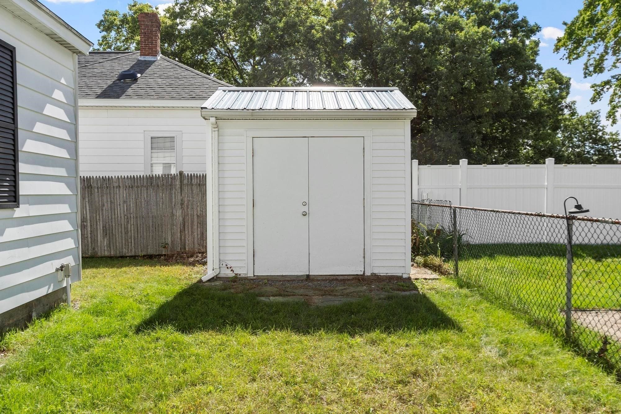 Single Family Residence at 173 Tenth St, Leominster MA 01453, Leominster, photo 8 of 35