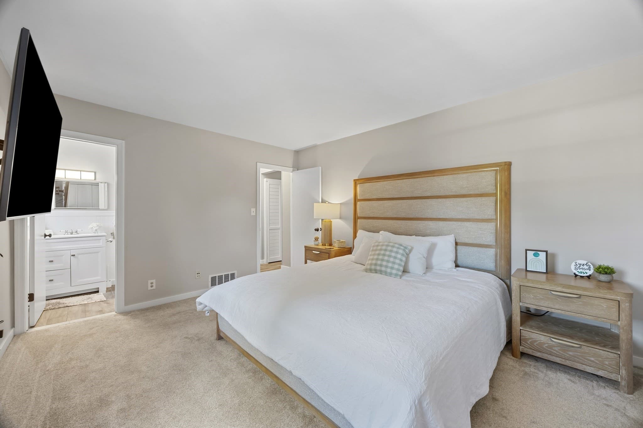 Condominium at 202 Windsor Drive # 202, Framingham MA 01701, Framingham, photo 18 of 35