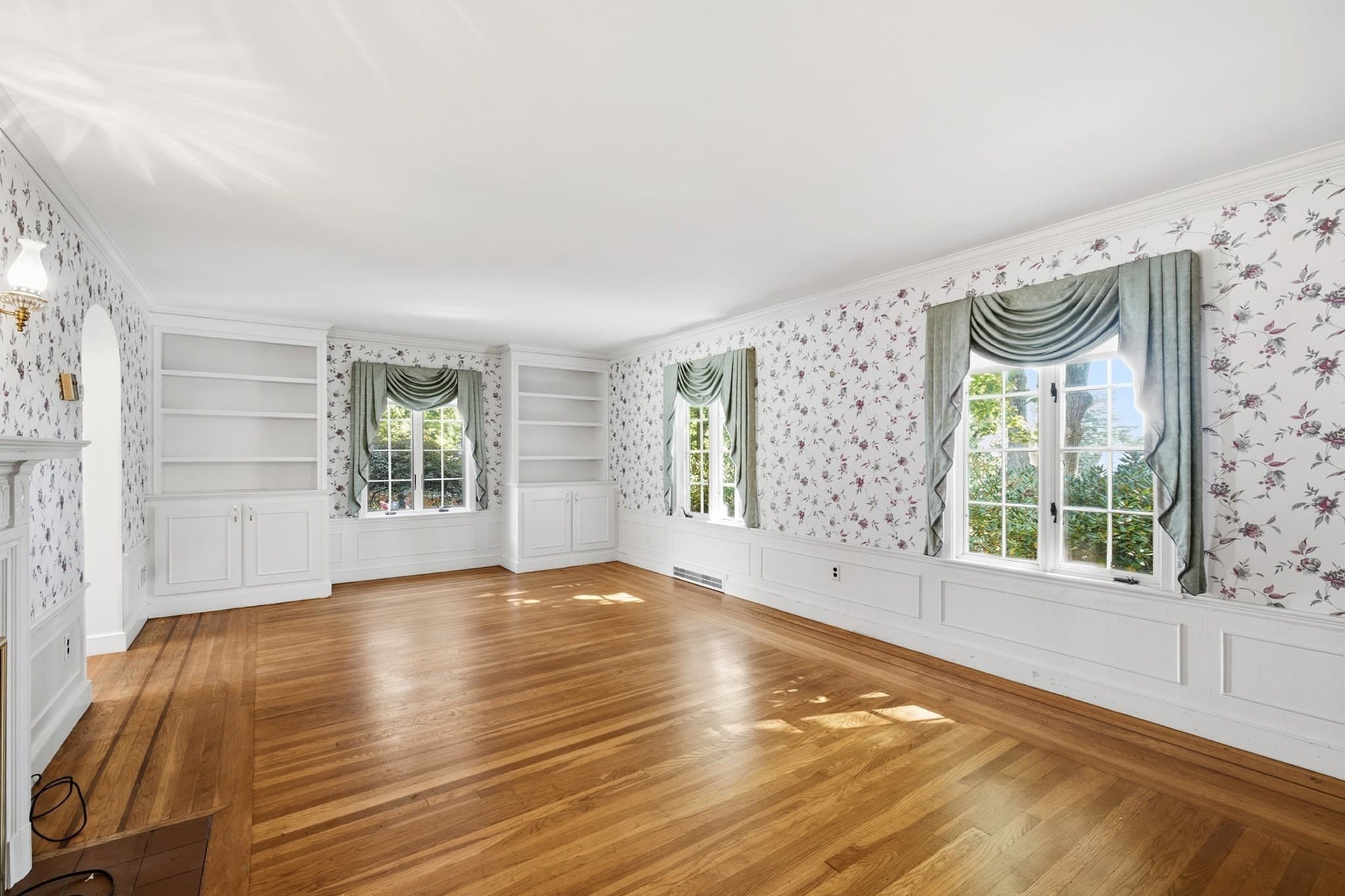 Single Family Residence at 35 Forest Street, Stoneham MA 02180, Stoneham, photo 6 of 42