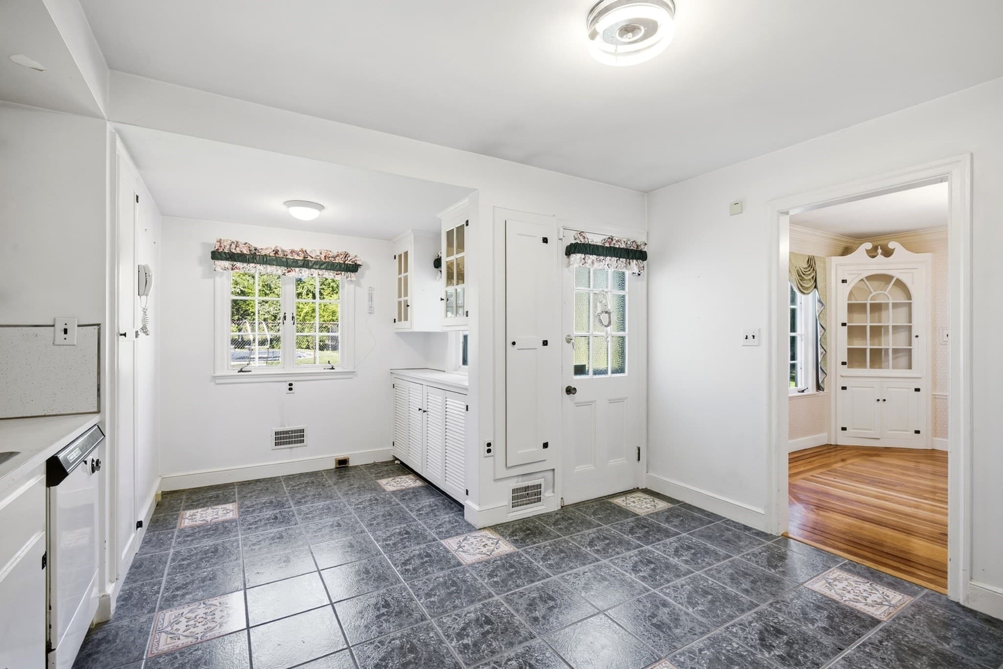 Single Family Residence at 35 Forest Street, Stoneham MA 02180, Stoneham, photo 11 of 42