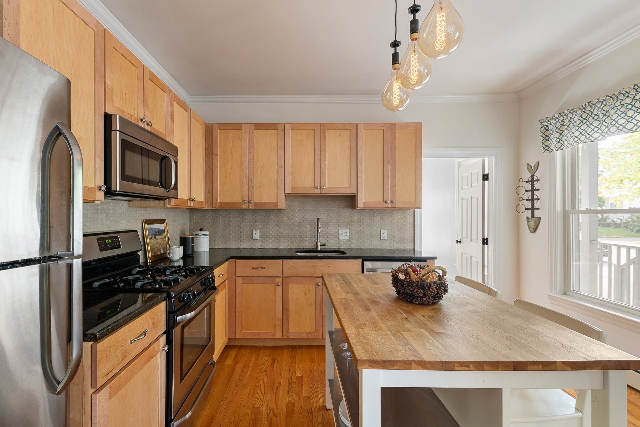 Condominium at 156 Adams St # 2, Waltham MA 02453, Waltham, photo 9 of 22