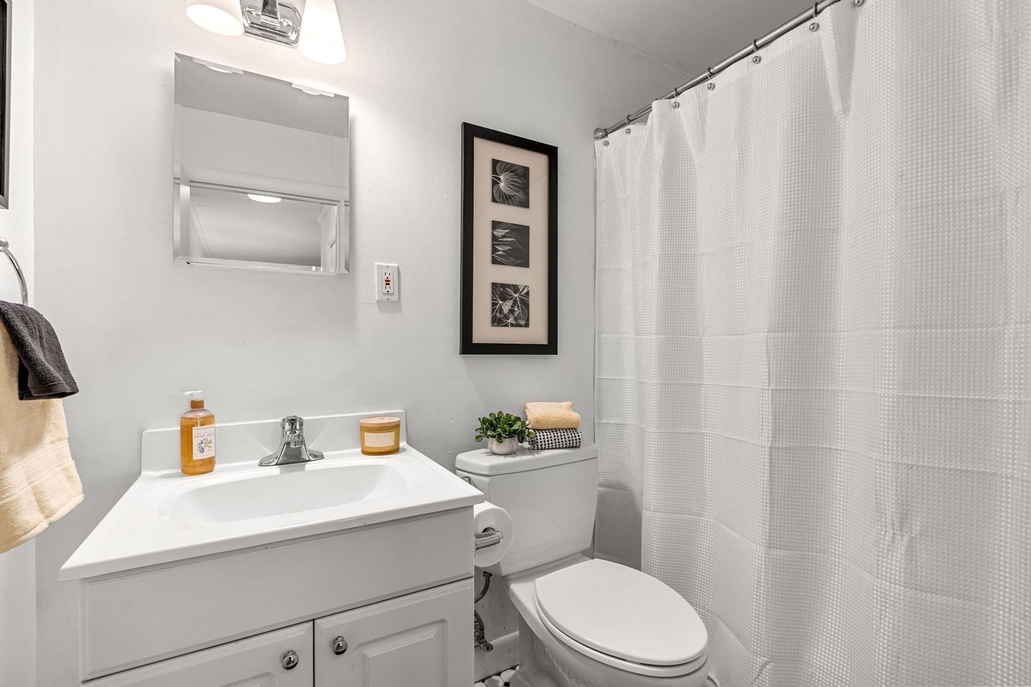 Condominium at 26 Summer St # 5, Marblehead MA 01945, Marblehead, photo 13 of 21