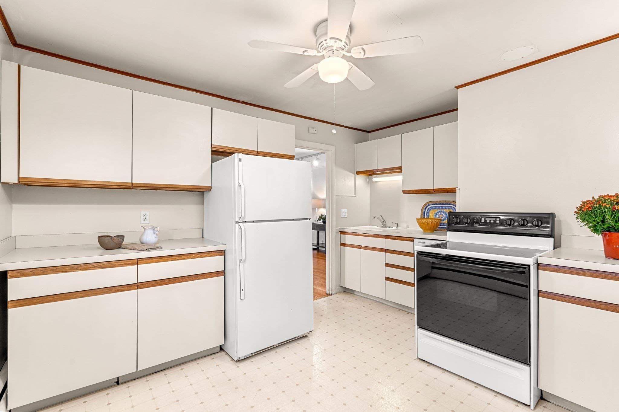 Condominium at 26 Summer St # 5, Marblehead MA 01945, Marblehead, photo 11 of 21
