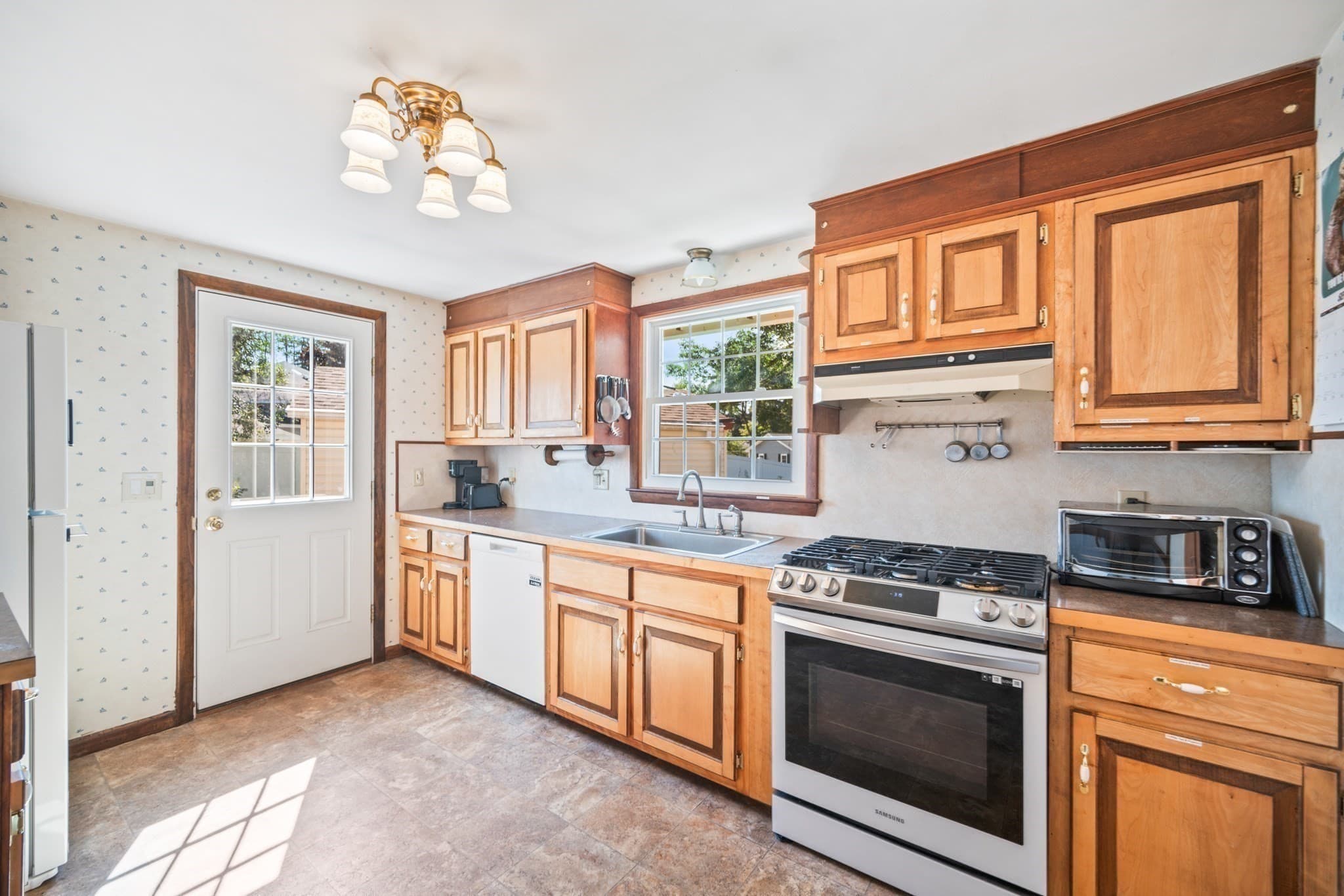 Single Family Residence at 23 Pearson St, Chelmsford MA 01824, Chelmsford, photo 8 of 30