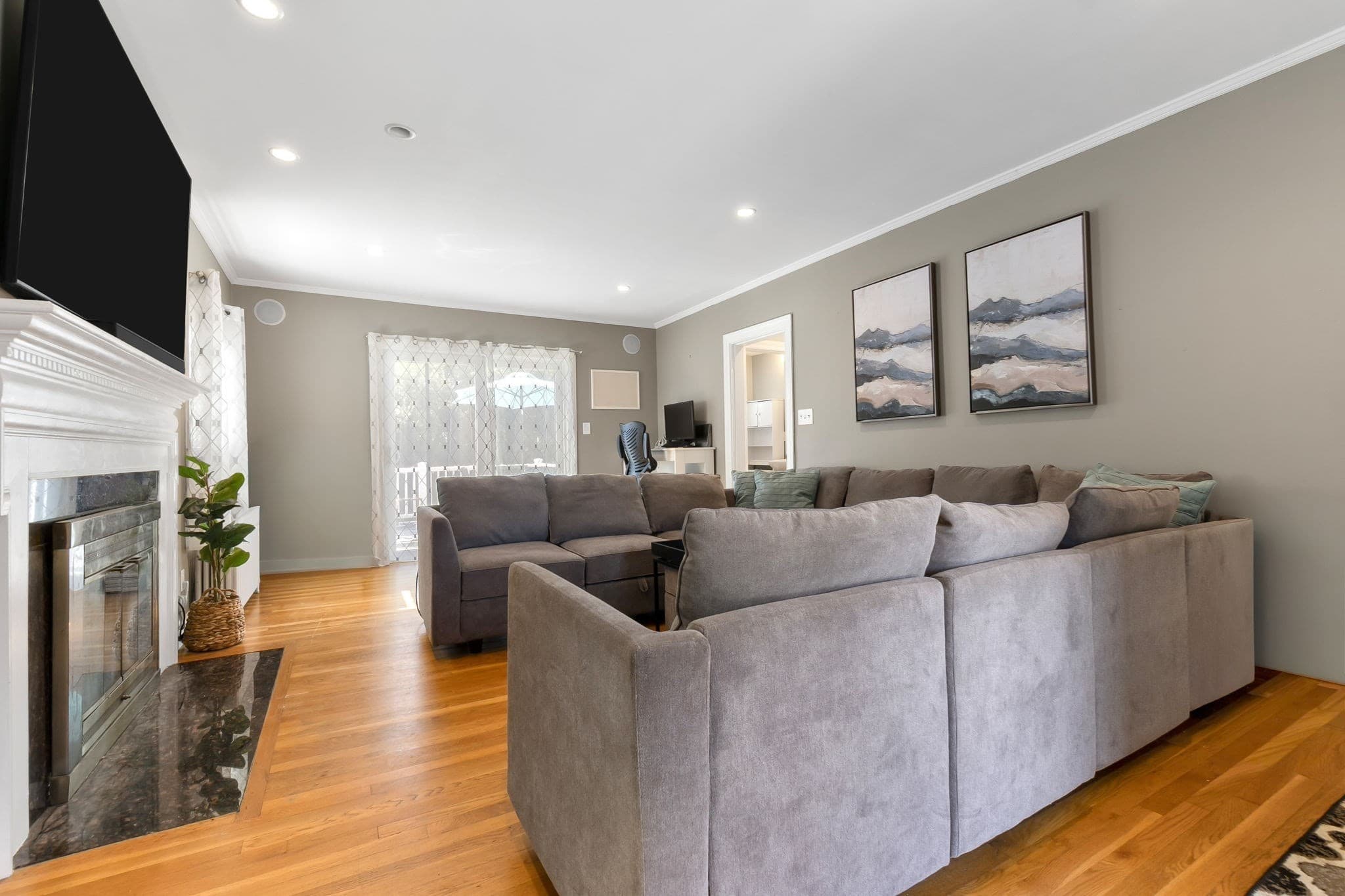 Single Family Residence at 15 Maple Valley Rd, Lynn MA 01904, Lynn, photo 3 of 40