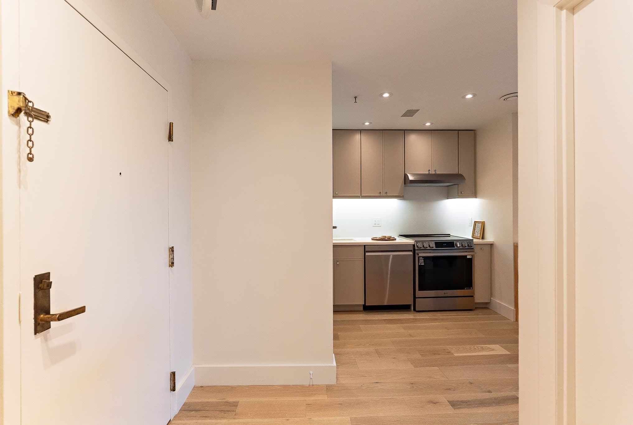 Condominium at 199 Coolidge Ave # 313, Watertown MA 02472, Watertown, photo 2 of 33