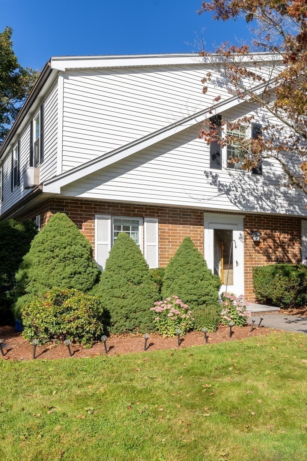 Condominium at 72 E Water St # 72, North Andover MA 01845, North Andover, photo 2 of 34