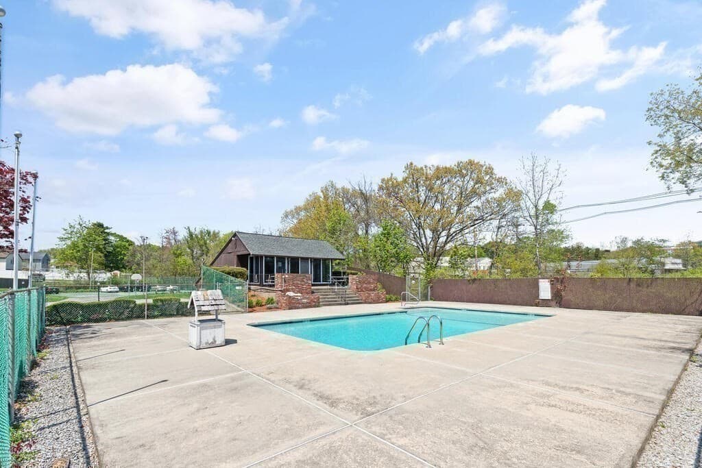 Condominium at 72 E Water St # 72, North Andover MA 01845, North Andover, photo 28 of 34
