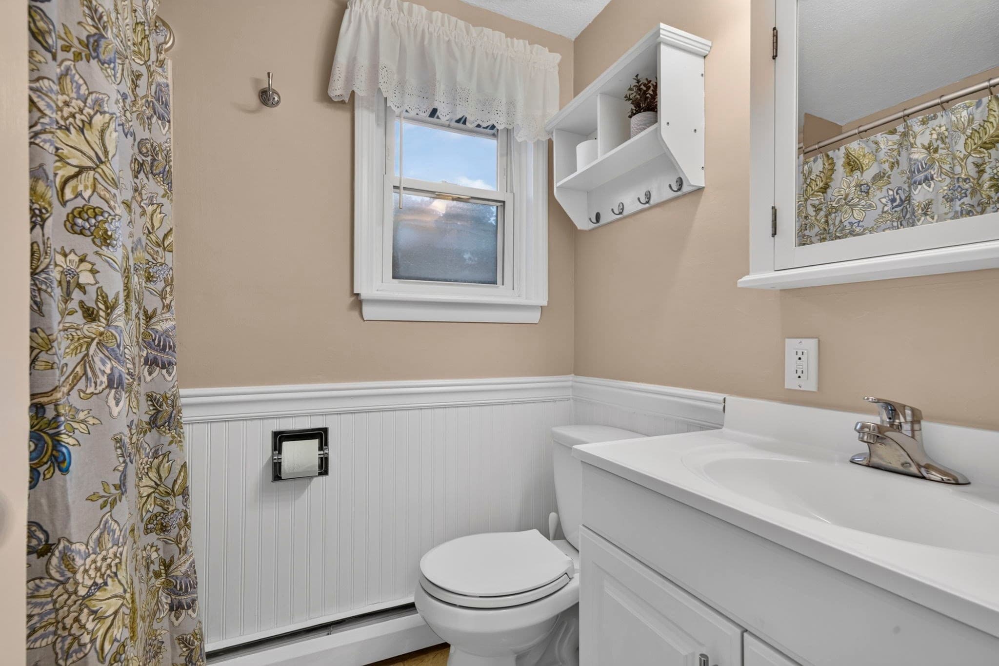 Condominium at 156 Kingston St # 156, North Andover MA 01845, North Andover, photo 24 of 33