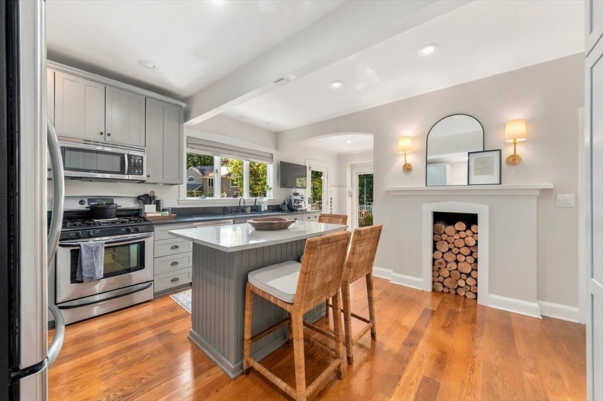 Single Family Residence at 137 Fort Hill St, Hingham MA 02043, Hingham, photo 6 of 33