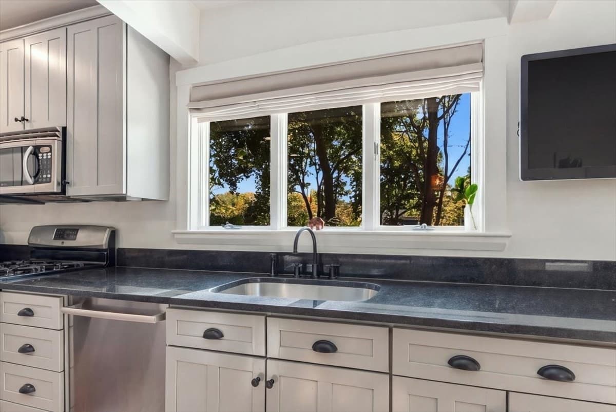 Single Family Residence at 137 Fort Hill St, Hingham MA 02043, Hingham, photo 7 of 33