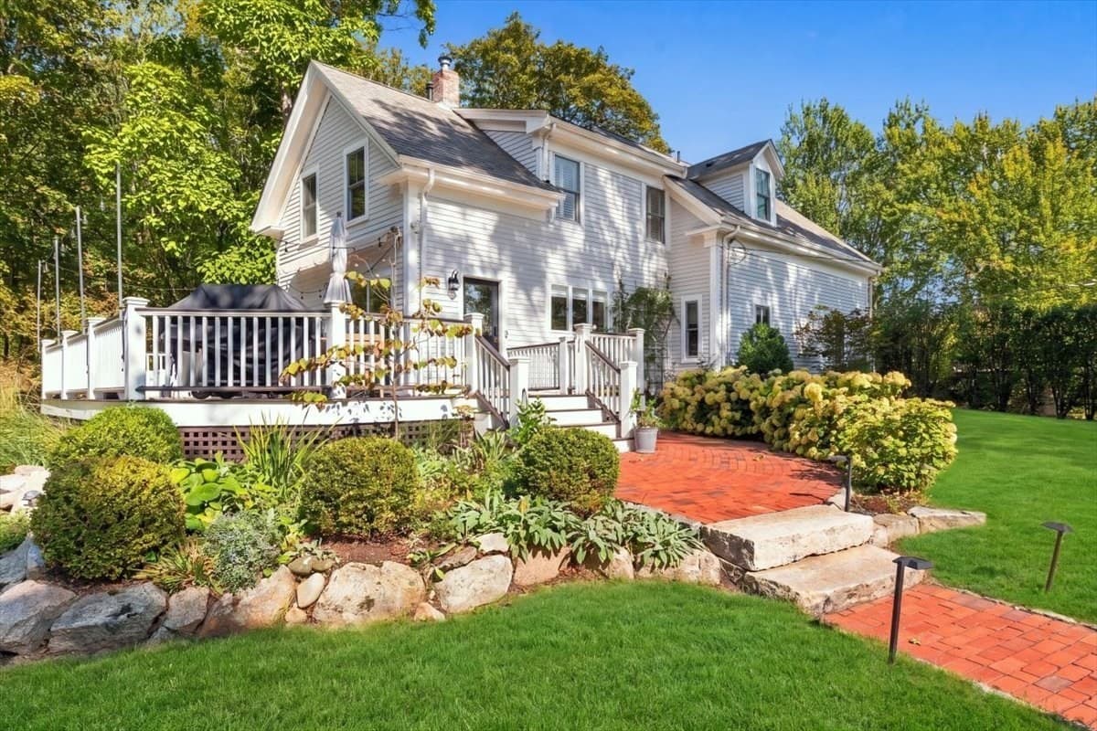 Single Family Residence at 137 Fort Hill St, Hingham MA 02043, Hingham, photo 3 of 33