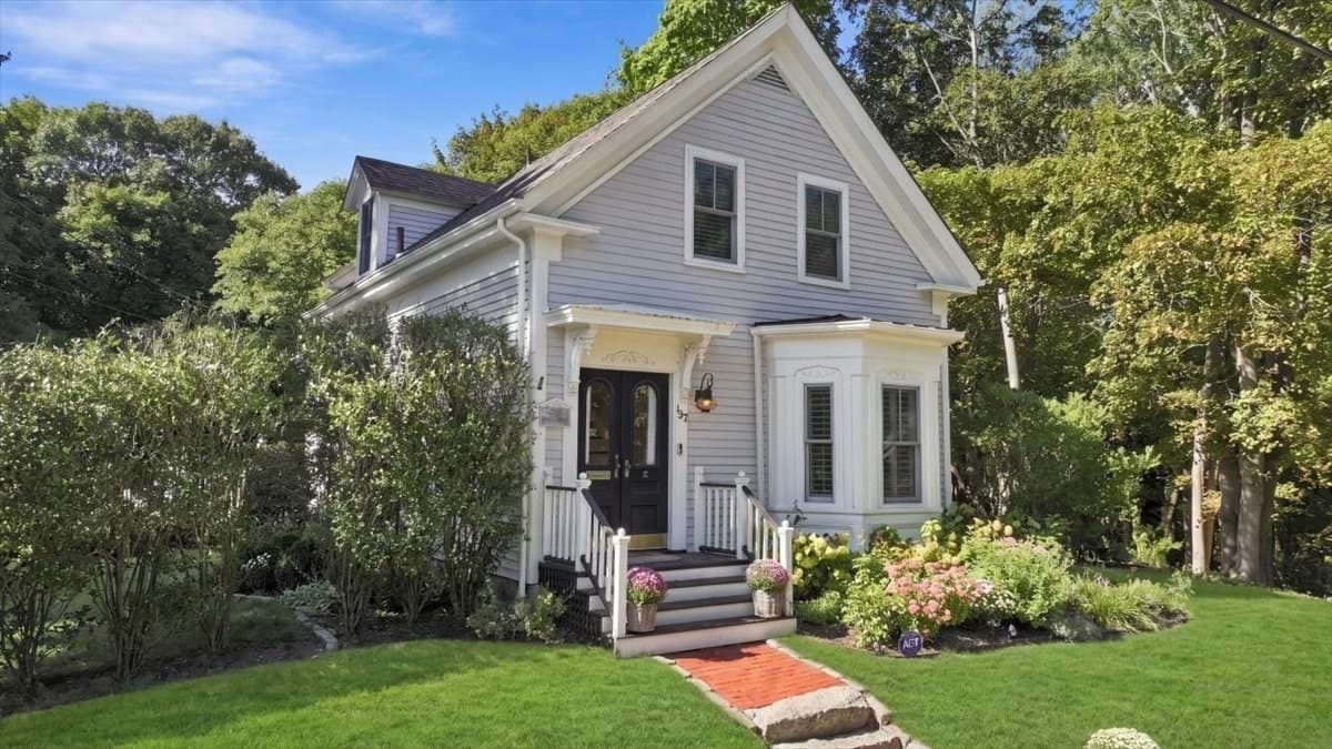 137 Fort Hill St, Hingham MA 02043