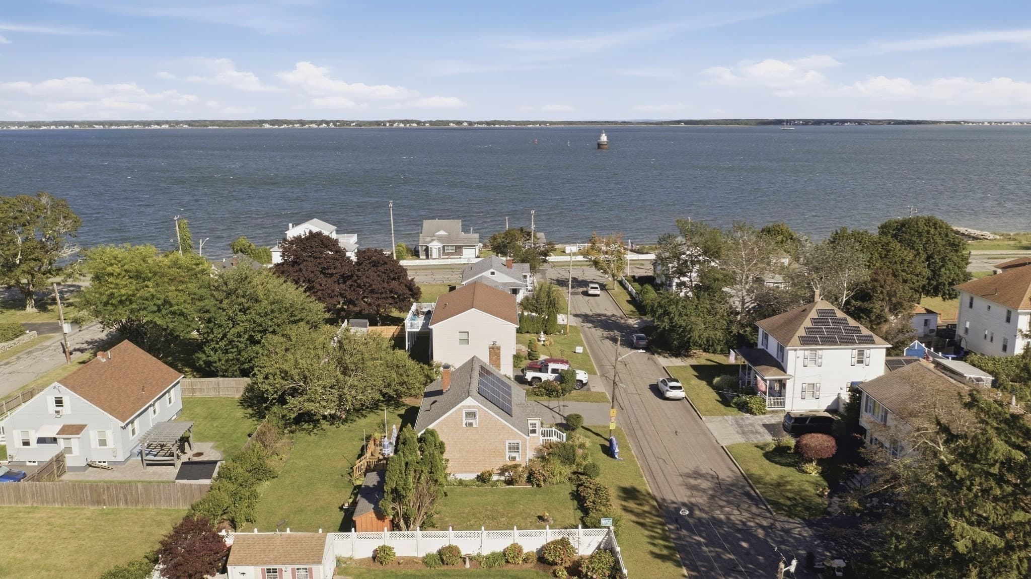 Single Family Residence at 25 Bellevue St, New Bedford MA 02744, New Bedford, photo 3 of 34