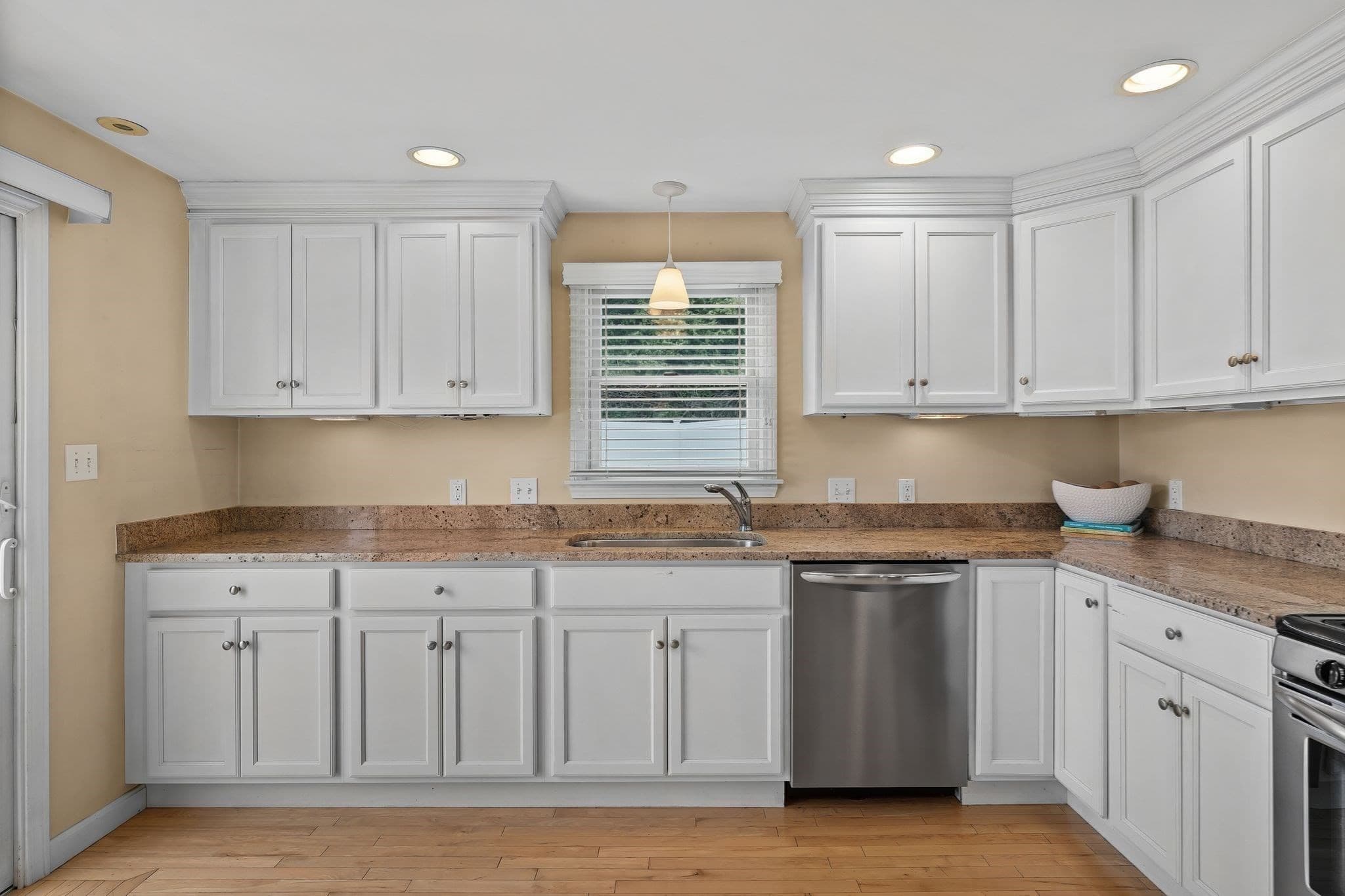 Single Family Residence at 411 Newport Road, Hull MA 02045, Hull, photo 8 of 40