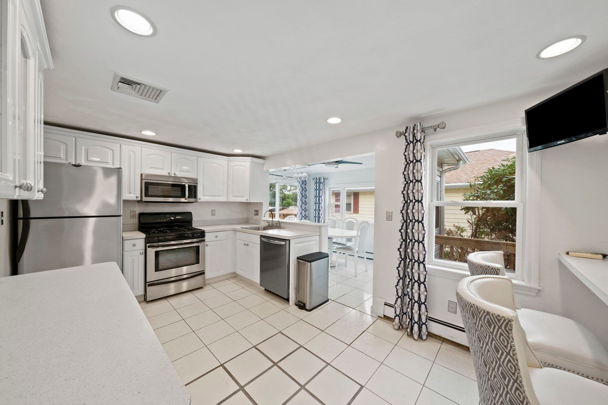 Single Family Residence at 113 New Haven St, Boston MA 02132, Boston, photo 5 of 39