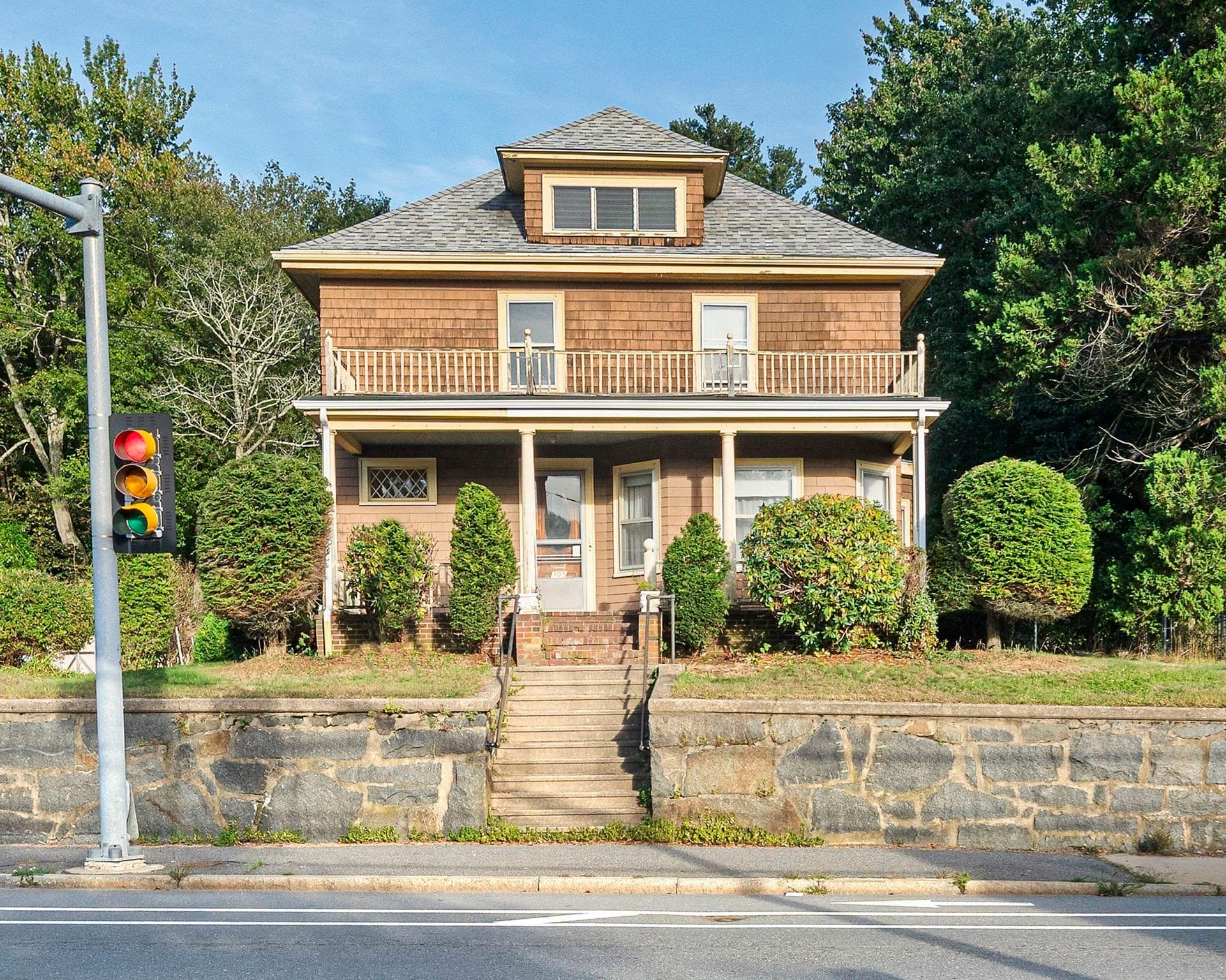 3 Family - 3 Units Up/Down at 305 South Franklin St, Holbrook MA 02343, photo 2 of 37