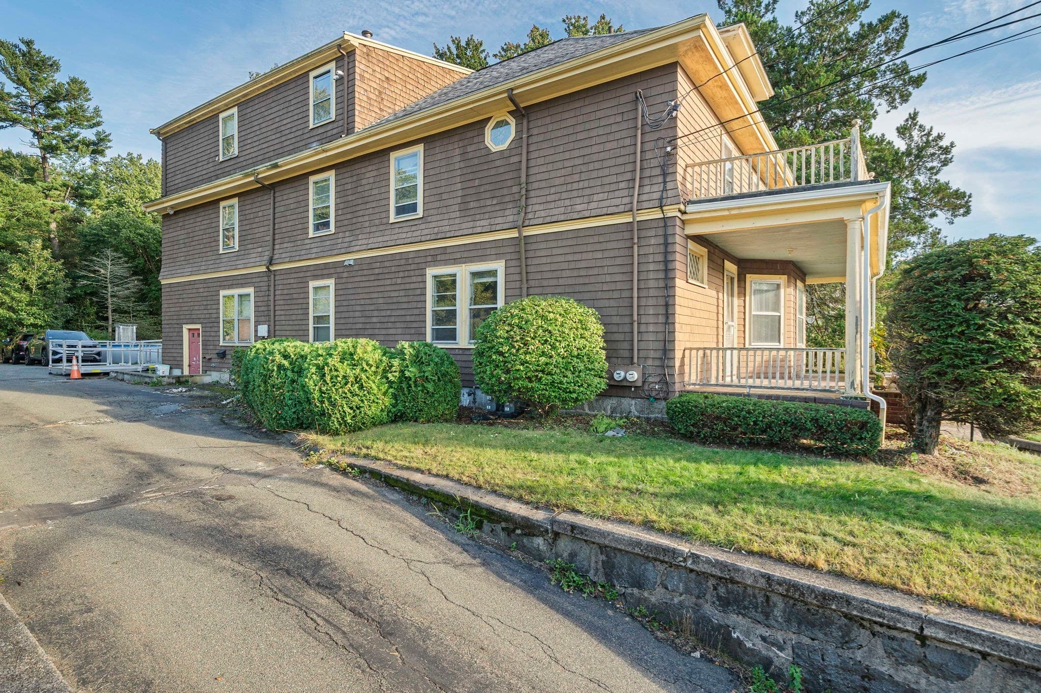 3 Family - 3 Units Up/Down at 305 South Franklin St, Holbrook MA 02343, photo 3 of 37